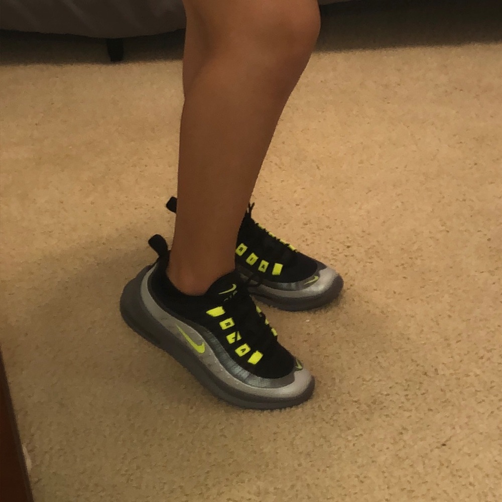 Grade School Nike Air Max Axis